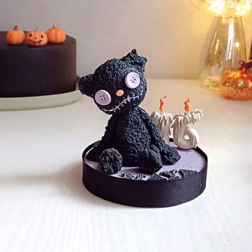 Straszny, czarny miś na tort – ręcznie wykonana figurka na Halloween z płonącymi świecami, upiorne osiemnaste urodziny, dekoracja z zimnej porcelany, gotycka 18 (3)