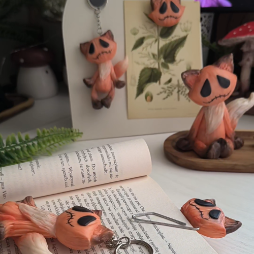 Breloczek Creepy Lis, ręcznie robiony dziwny, leśna dekoracja